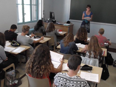 Une étude dirigée d’aide aux devoirs, encadrée par des enseignants.