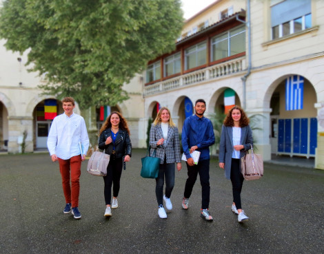 Rentrée 2023Les élèves de Terminale qui le souhaitent pourront participer à des séances de préparations pour intégrer en post bac des formations sélectives : pass santé, concours d’entrée aux écoles d’ingénieurs ou de commerce. La préparation se déroulera sur des créneaux définis tout au long de l’année.